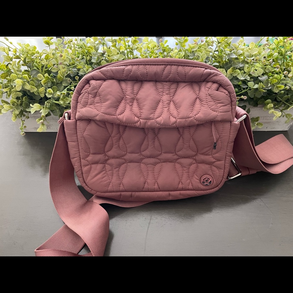 Lululemon Quilted Embrace Crossbody EUC
